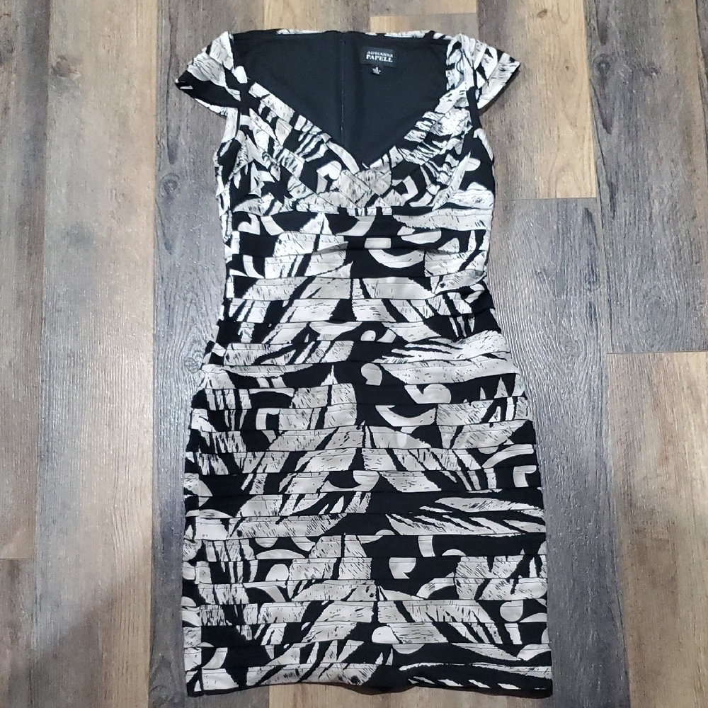 Adrianna Papell Black V-Neck Body Con Dress